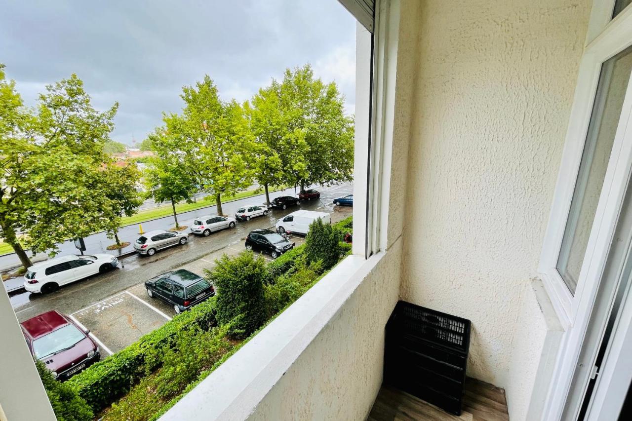 Luminous Apartment With Parking Near The City Center เซอนง ภายนอก รูปภาพ